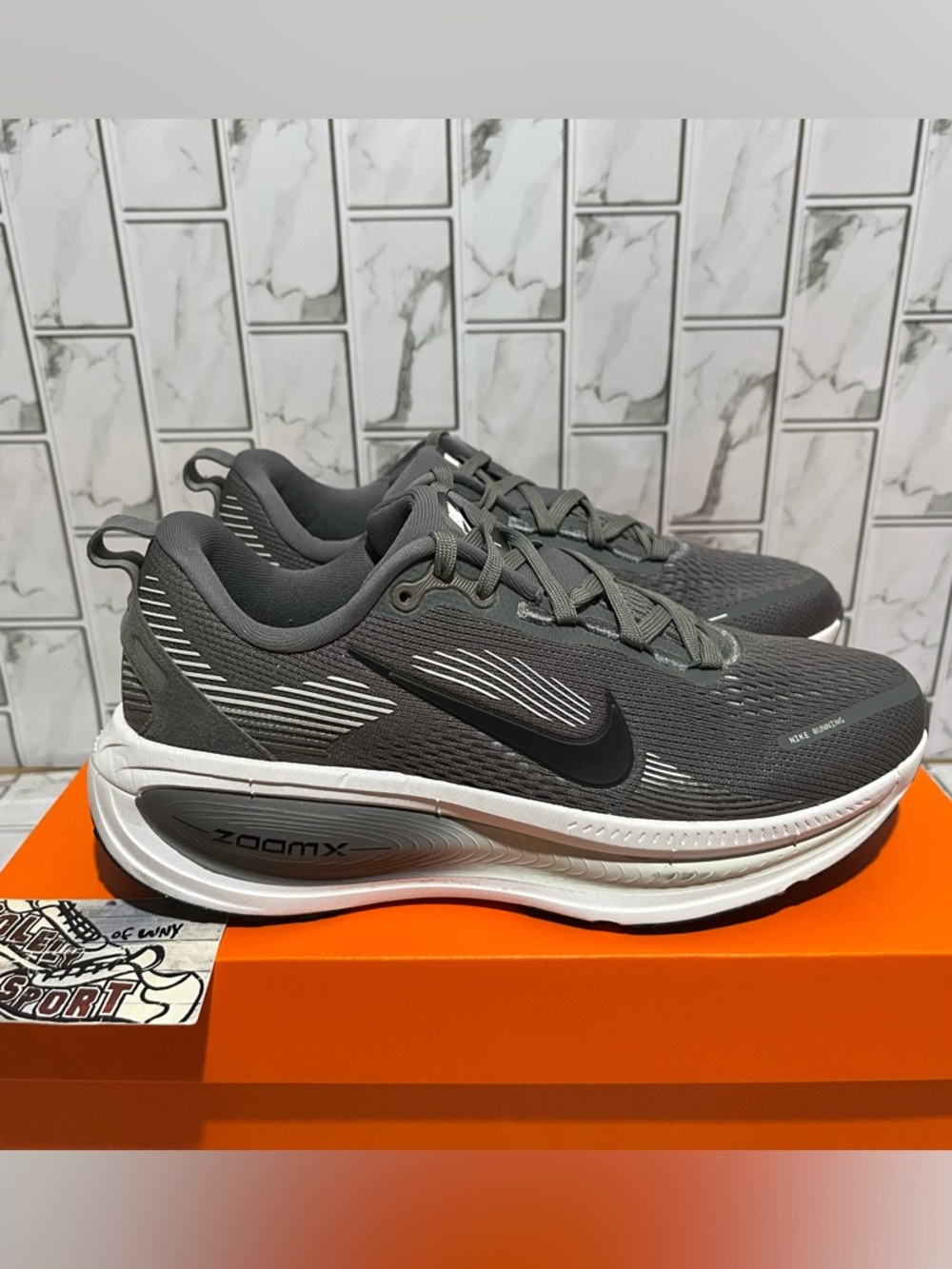 Nike ZoomX Vomero 18 Running Shoes Grey White Training Gym Workout Mens 6.5
